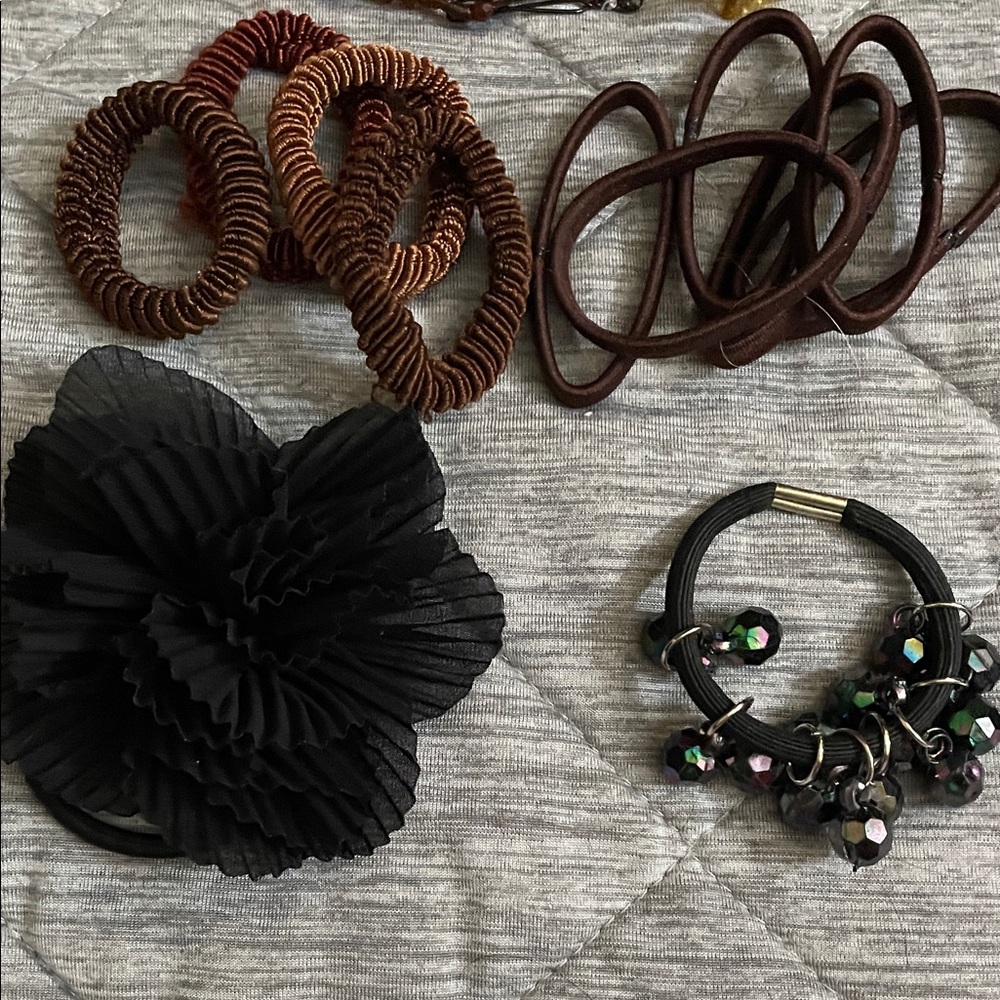 Assorted Hair Accessories Set - Picture 8 of 10